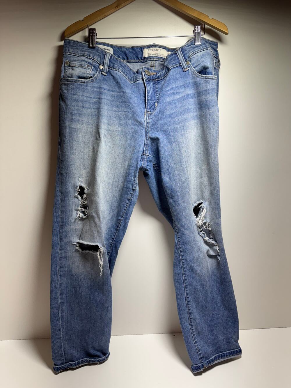 Torrid Women’s Boyfriend Straight Distressed Ripped Jeans Plus Size 16R Vintage